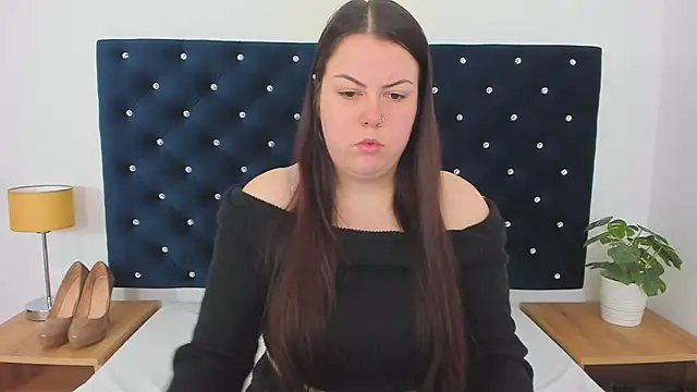 Snapshot of EvaLick chatting on February 24, 2025, 6:16 am EvaLick online show from February 24, 2025, 6:16 am