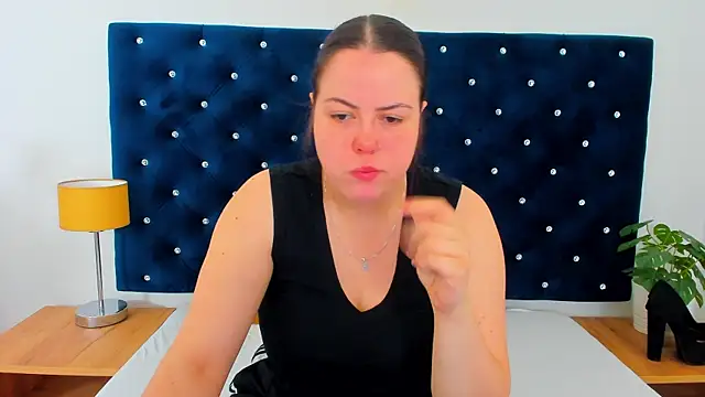 Snapshot of EvaLick chatting on February 19, 2026, 7:26 am EvaLick online show from February 19, 2026, 7:26 am