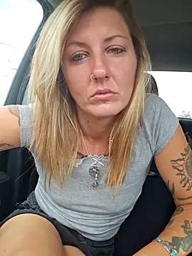 SheIsSomething online show from September 19, 2025, 9:15 pm