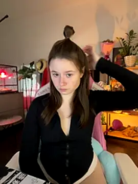 sweetest pie online show from December 4, 2025, 4:48 pm