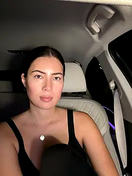 clairewntr online show from November 14, 2025, 8:07 pm