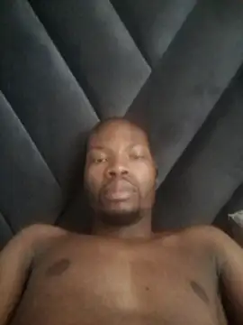 Snapshot of Malibongwe17 chatting on December 5, 2025, 8:01 am Malibongwe17 online show from December 5, 2025, 8:01 am