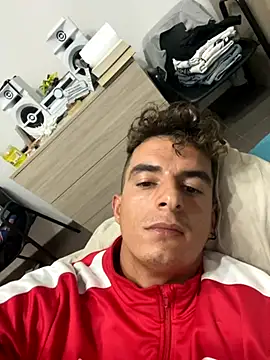 Snapshot of alessandro893000 chatting on October 8, 2025, 12:30 am alessandro893000 online show from October 8, 2025, 12:30 am