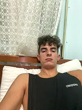 Snapshot of alessandro893000 chatting on November 22, 2025, 7:51 am alessandro893000 online show from November 22, 2025, 7:51 am