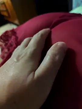 Snapshot of LovlyAnnie chatting on December 22, 2025, 5:04 am LovlyAnnie online show from December 22, 2025, 5:04 am