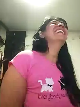 aisha latina online show from December 6, 2024, 11:22 am