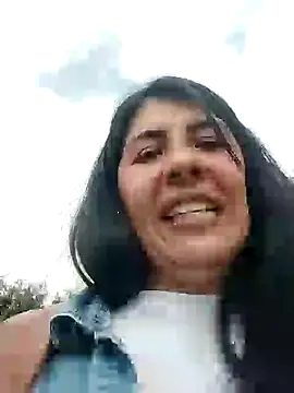 aisha latina online show from December 6, 2024, 2:49 pm