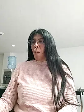 aisha latina online show from October 28, 2025, 3:36 pm