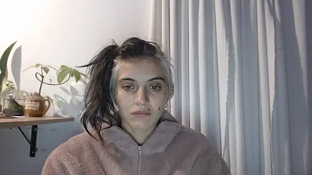 mariecam420 online show from March 19, 2025, 2:05 am