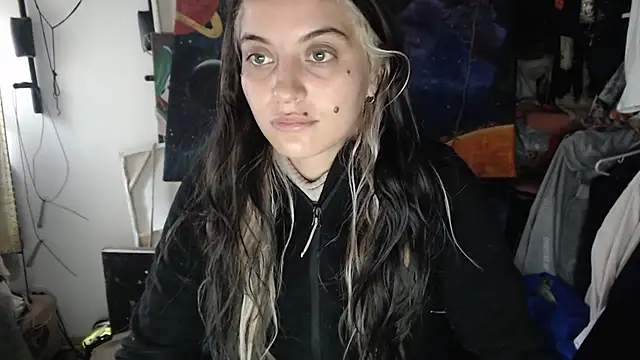 mariecam420 online show from March 21, 2025, 4:29 pm