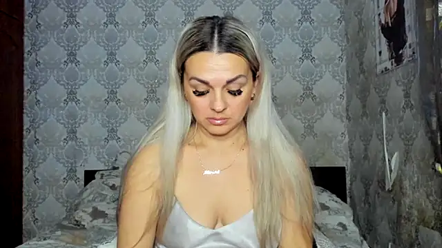 Snapshot of NicoletMoore chatting on December 17, 2024, 8:10 pm NicoletMoore online show from December 17, 2024, 8:10 pm