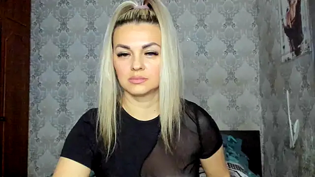 Snapshot of NicoletMoore chatting on January 7, 2025, 8:42 pm NicoletMoore online show from January 7, 2025, 8:42 pm