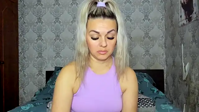 Snapshot of NicoletMoore chatting on January 17, 2025, 8:33 pm NicoletMoore online show from January 17, 2025, 8:33 pm