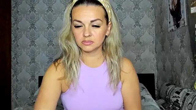 Snapshot of NicoletMoore chatting on September 22, 2025, 7:16 pm NicoletMoore online show from September 22, 2025, 7:16 pm