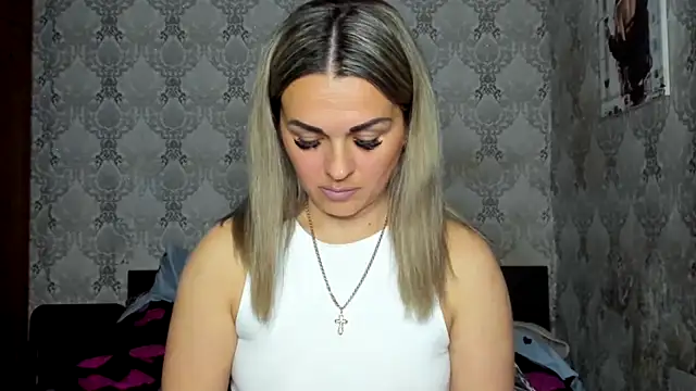 NicoletMoore online show from April 21, 2026, 7:28 pm