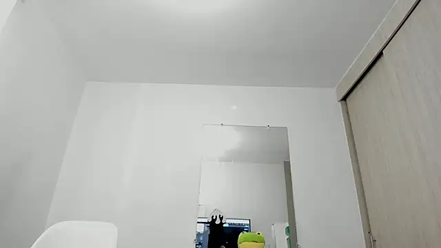 esmeraldamfc online show from March 15, 2025, 9:27 pm