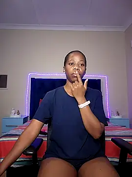 QUEENMANDYY online show from March 20, 2026, 3:33 am