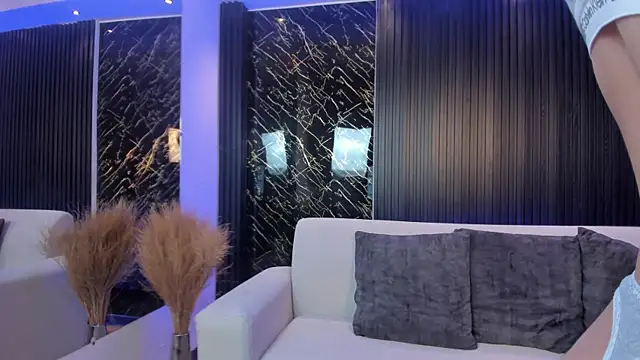 miataylorr1 online show from February 21, 2025, 6:26 pm