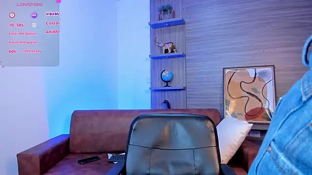 miataylorr1 online show from February 28, 2025, 6:31 pm