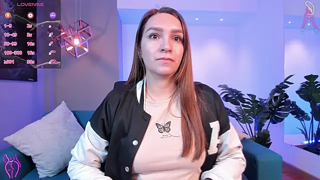 miataylorr1 online show from November 25, 2025, 11:21 am