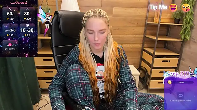  fiona Love online show from December 3, 2024, 9:23 pm