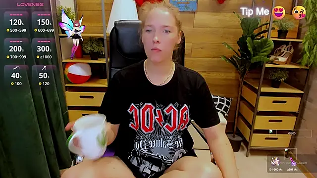  fiona Love online show from October 3, 2025, 8:39 pm