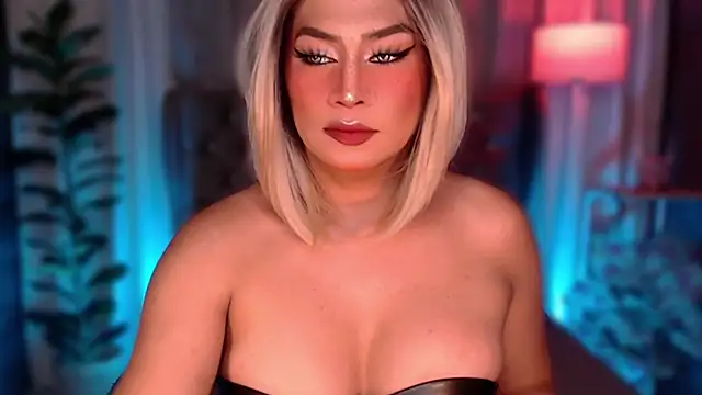 QUEEN GIAMOORE69 online show from February 13, 2026, 9:44 pm