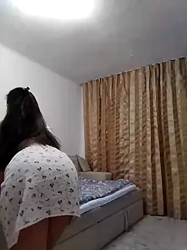 baby sweet girl  online show from February 6, 2025, 3:27 am