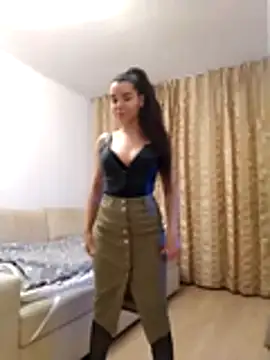 baby sweet girl  online show from April 12, 2026, 9:42 pm