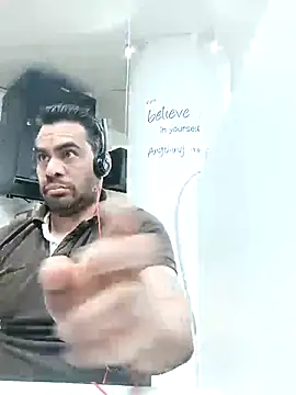 Snapshot of javiermarval83 chatting on March 11, 2025, 6:08 pm javiermarval83 online show from March 11, 2025, 6:08 pm