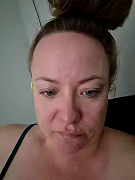 julimonroe online show from March 27, 2026, 1:22 pm