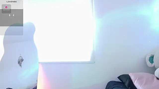 Snapshot of Lia_Tinez chatting on May 1, 2026, 9:19 pm Lia Tinez online show from May 1, 2026, 9:19 pm