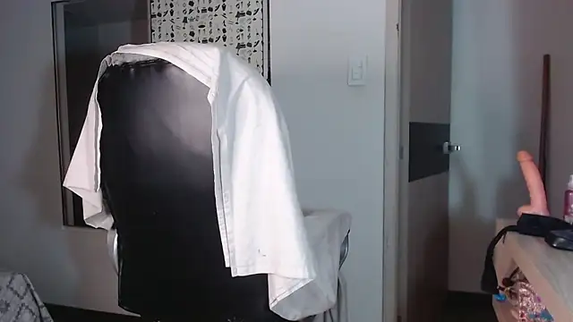 DanielaDuff online show from February 23, 2025, 3:40 pm