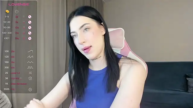 JenniferQueen11 online show from December 14, 2024, 12:44 pm