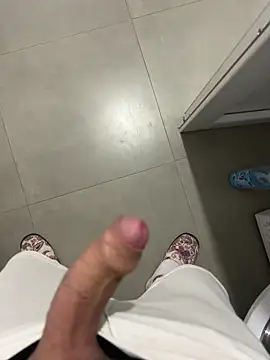 Snapshot of Vld121 chatting on March 4, 2025, 8:05 pm Vld121 online show from March 4, 2025, 8:05 pm