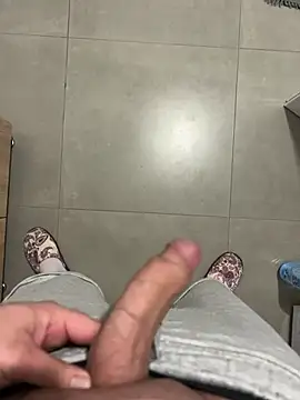 Snapshot of Vld121 chatting on March 5, 2025, 8:00 pm Vld121 online show from March 5, 2025, 8:00 pm