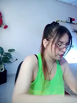 lorenitabella online show from February 27, 2026, 8:42 pm