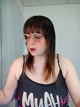 lorenitabella online show from June 28, 2026, 8:04 pm