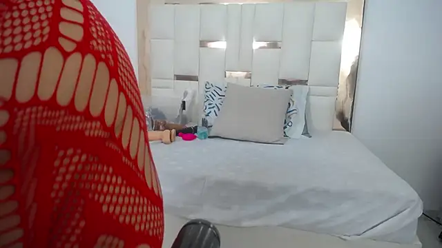 ambercordoba online show from February 27, 2025, 8:53 pm