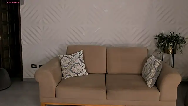 Snapshot of MadelineFox chatting on April 21, 2026, 9:04 am MadelineFox online show from April 21, 2026, 9:04 am