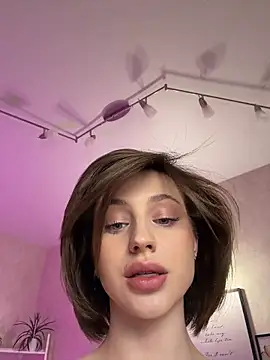 Snapshot of Camilla_Railian chatting on April 18, 2026, 9:04 pm Camilla Railian online show from April 18, 2026, 9:04 pm