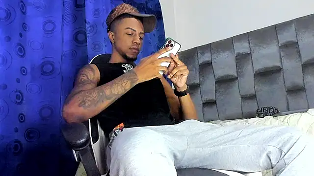 YeremiBrowm online show from February 6, 2025, 8:13 pm