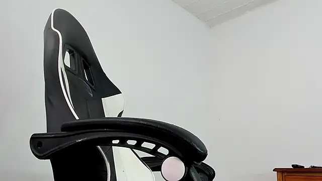 YeremiBrowm online show from February 25, 2025, 8:30 pm