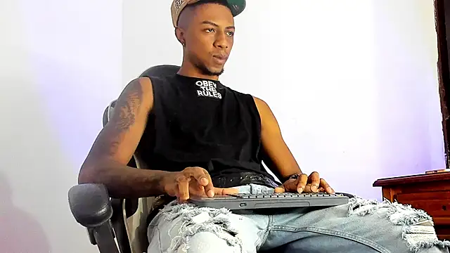 YeremiBrowm online show from March 12, 2025, 10:39 pm