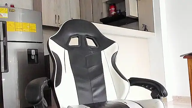 YeremiBrowm online show from February 24, 2026, 4:27 pm