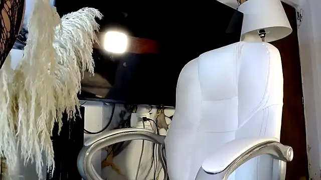 saraplayboy96 online show from September 24, 2025, 11:46 am