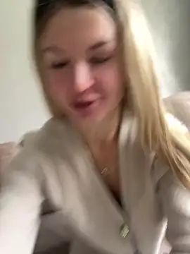 AngelMiaM online show from April 28, 2026, 7:24 am
