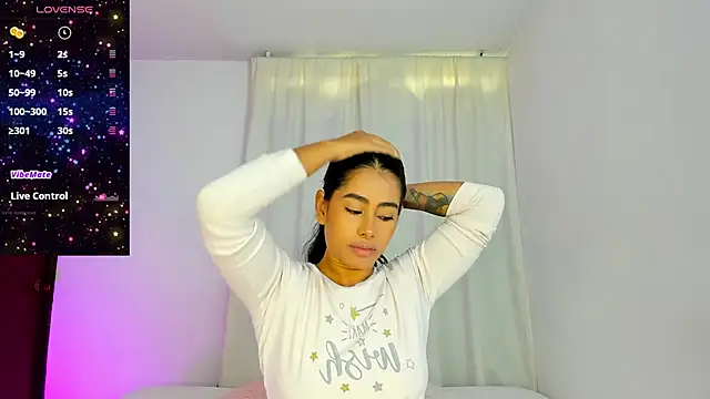 VioletaSotter online show from November 15, 2025, 12:02 pm