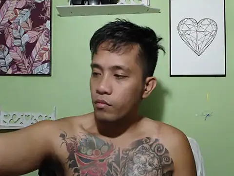 Snapshot of Thyler08 chatting on October 29, 2025, 6:37 am Thyler08 online show from October 29, 2025, 6:37 am