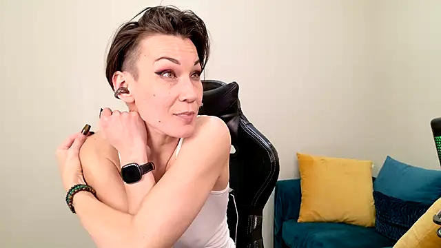 EveEnigma online show from January 28, 2025, 7:53 pm